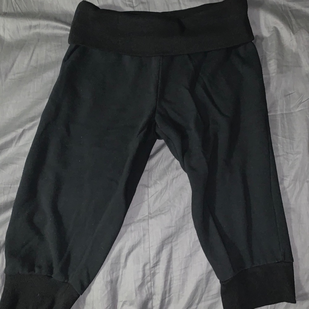 Fabletics black fold over capris